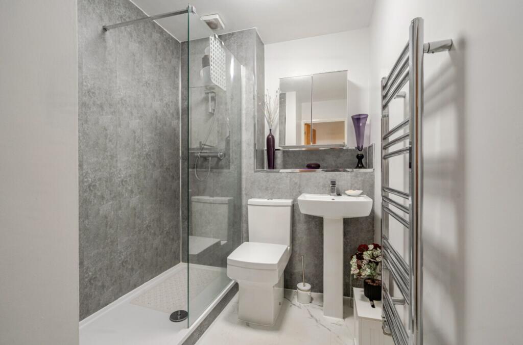 Bathroom With Walkin Shower