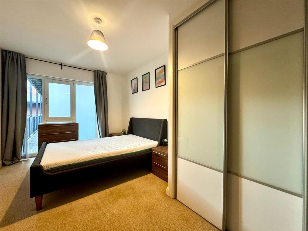 Main bedroom pic 1.jpeg