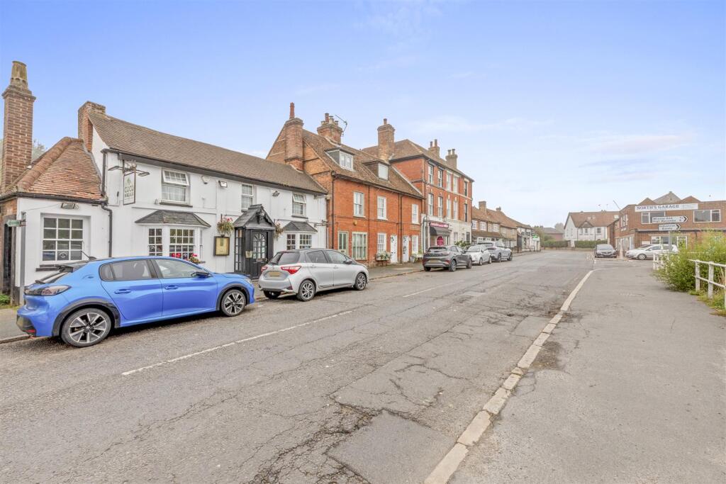 9 High Street, HP14 3JF-14.jpg