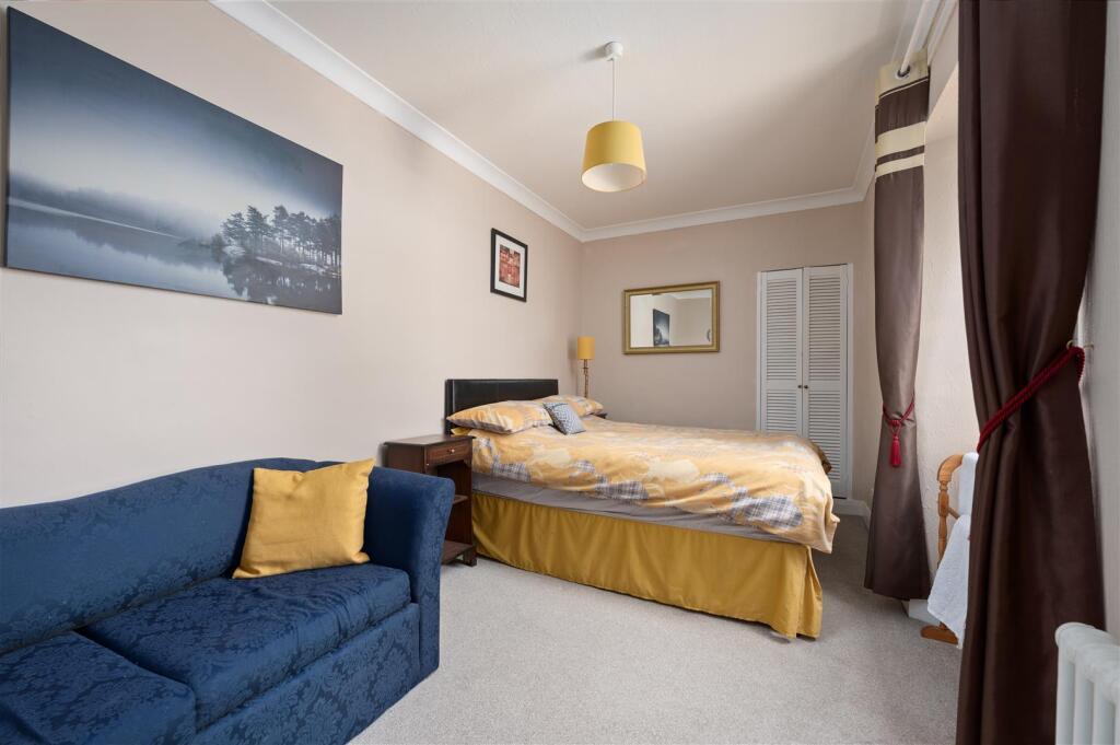 4 Preston Crescent 021.JPG