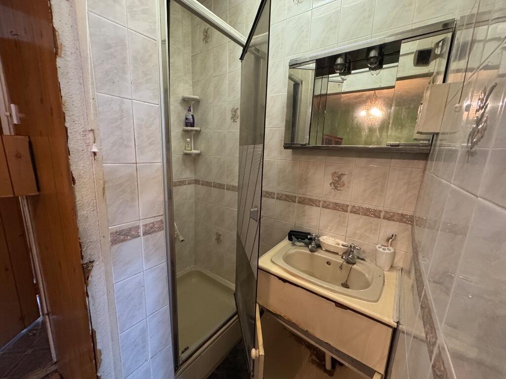 DOWNSTAIRS SHOWER