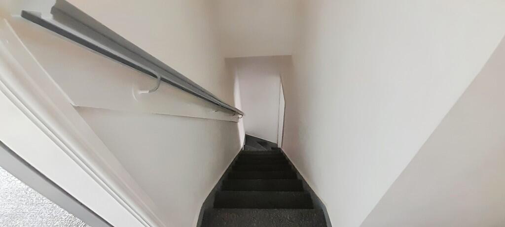 9350c11c-WhatsApp...