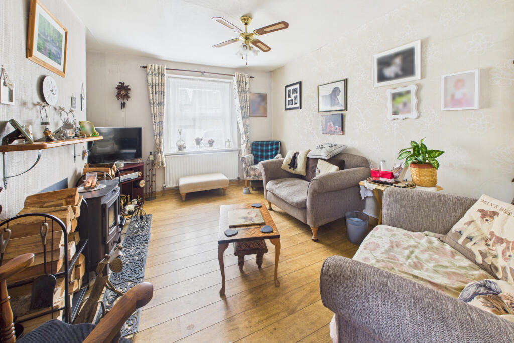 Lounge / Dining Area