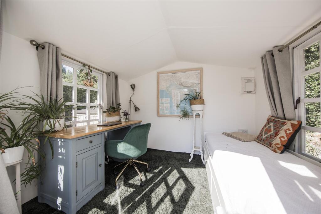 Summer House / Office