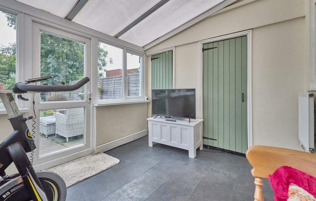 CONSERVATORY TO REAR