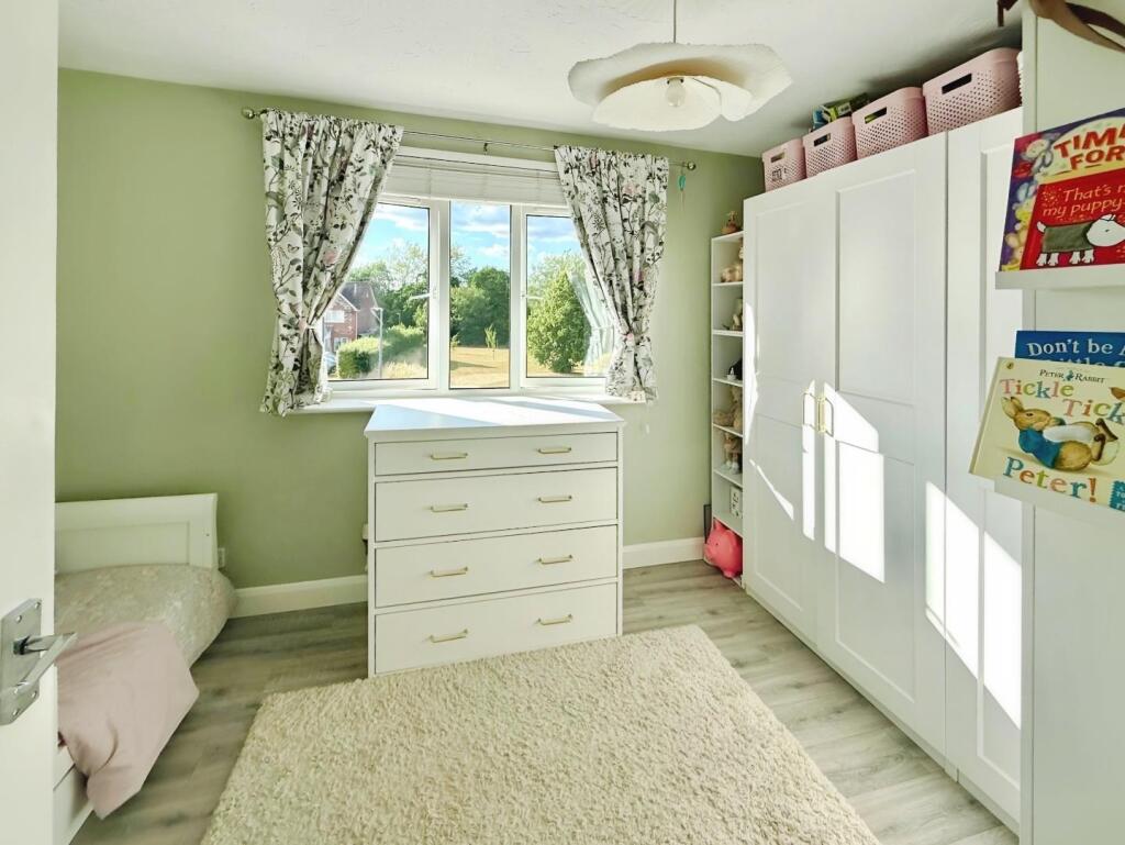 22 Coopers Drive bed 2 a.jpg