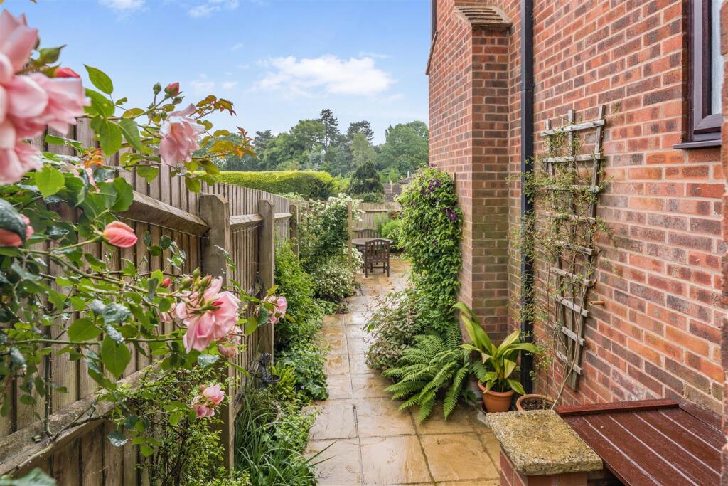 31 Foscote Rise -15.jpg