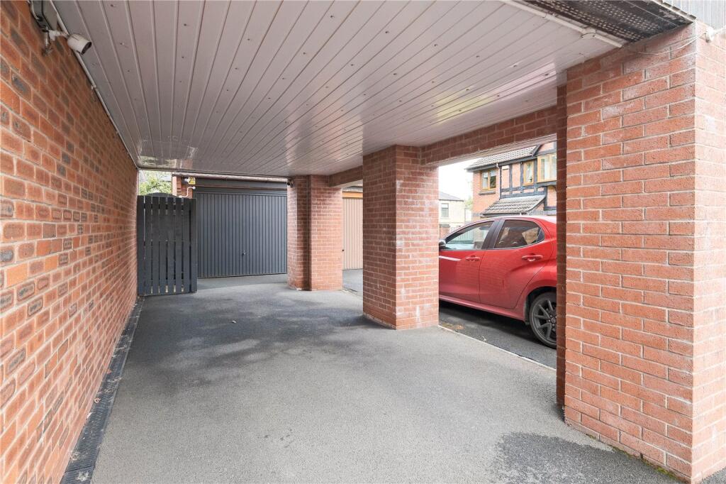 Carport / Garage