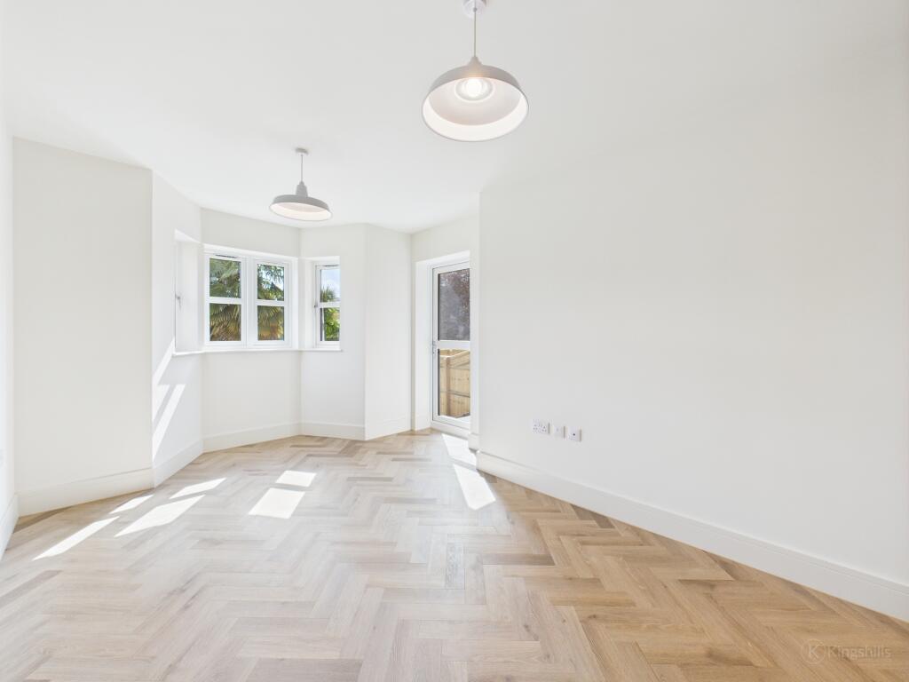 CAM02119G0-PR0434-STILL016