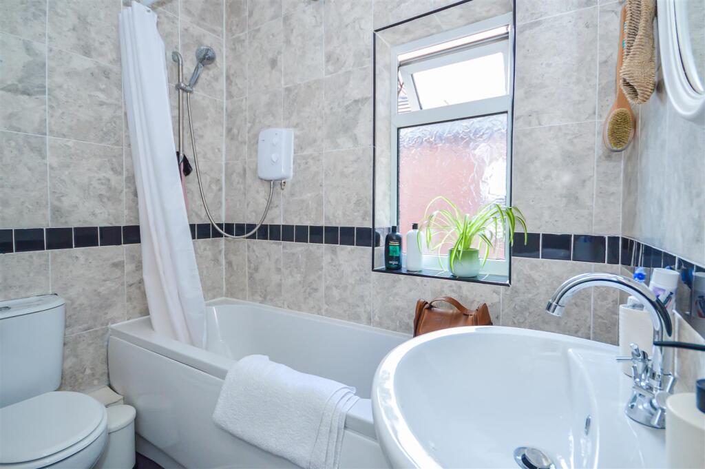BATHROOM/W.C.