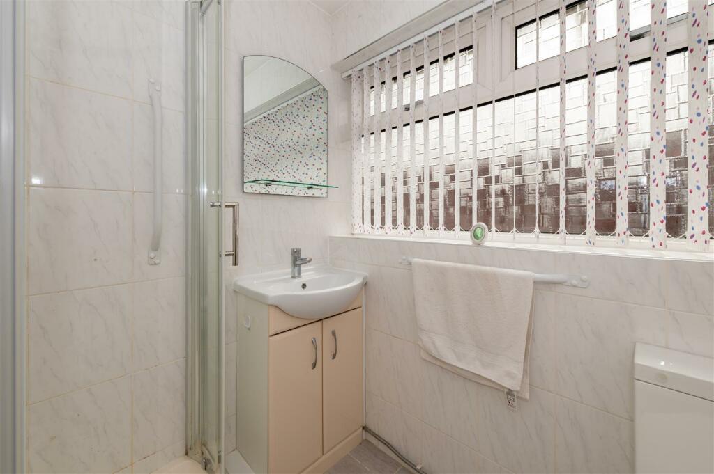 12 Highlow Avenue - internal-5.JPG