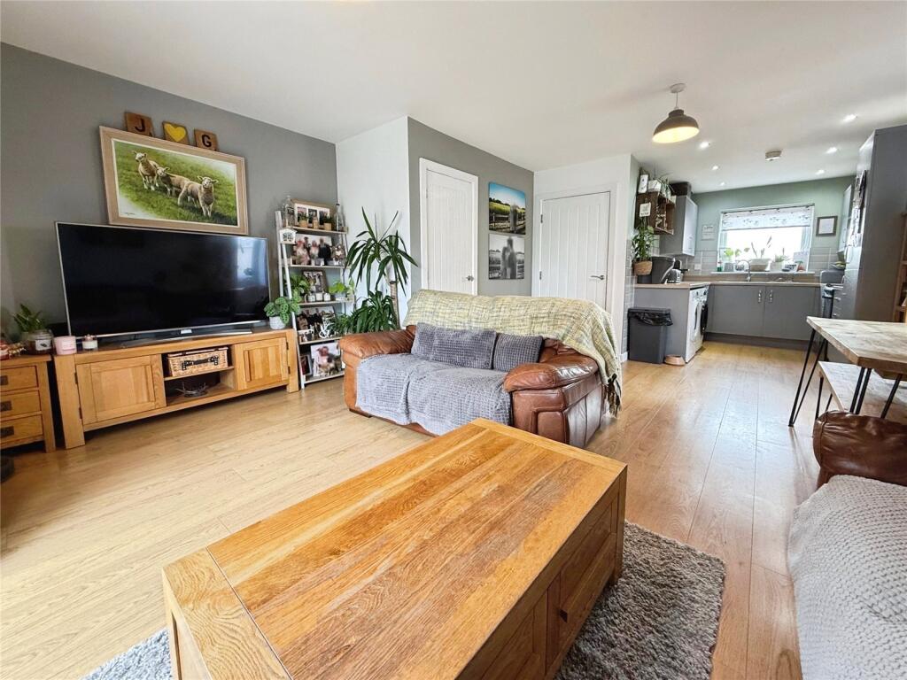 Living/Dining Area