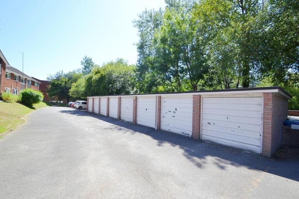 Garage in Block