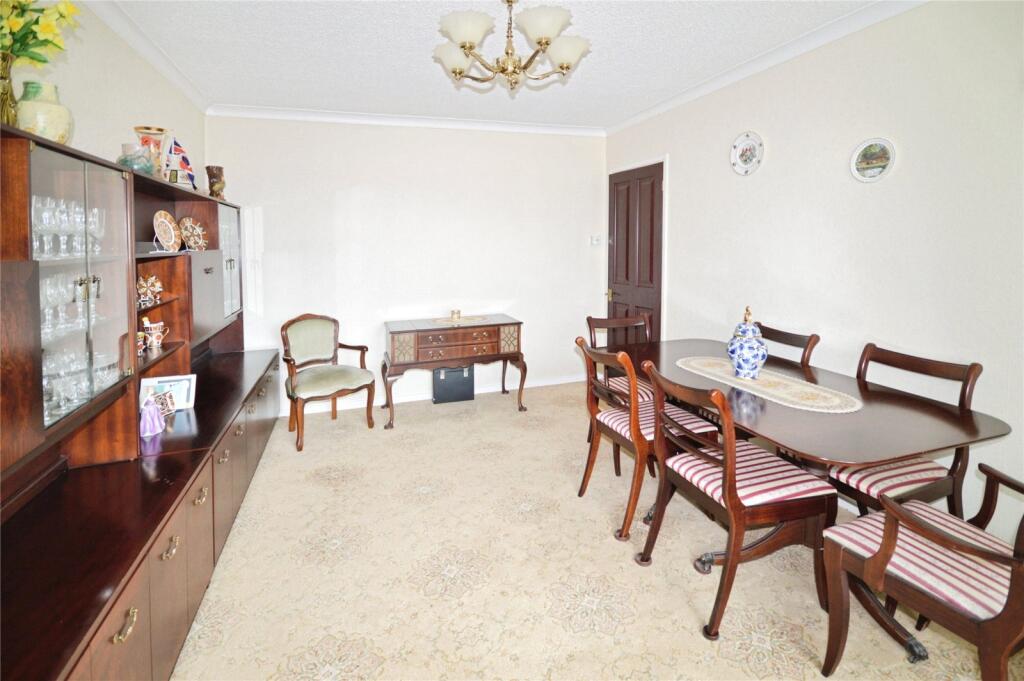 Bedroom/Dining Room