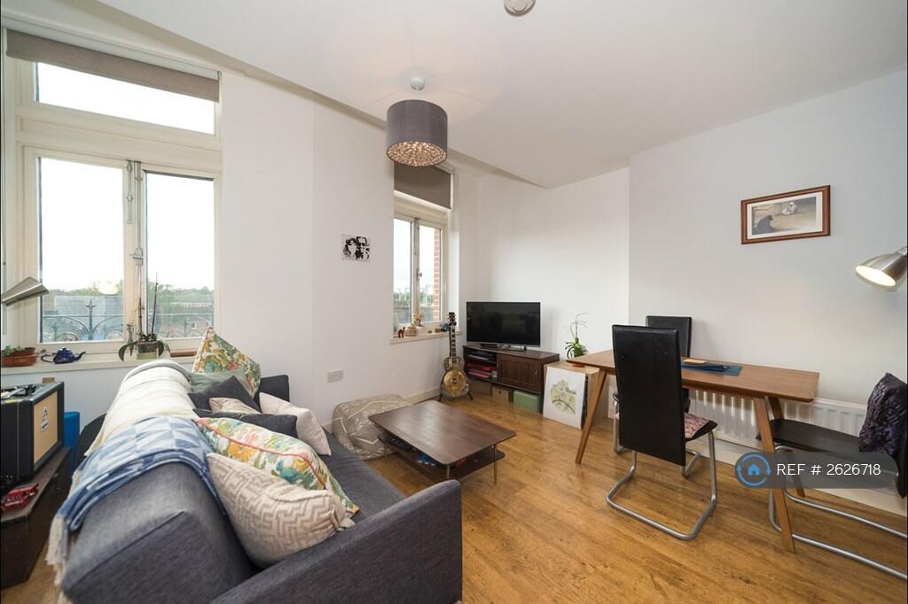 Living/Dining Area
