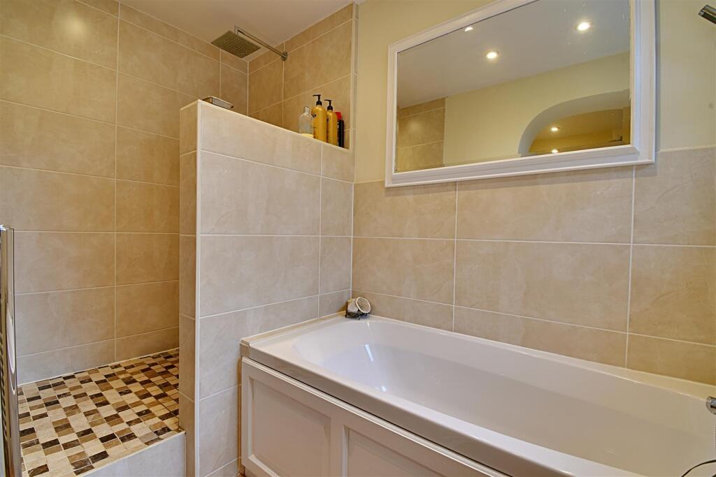 Bathroom_1.jpg