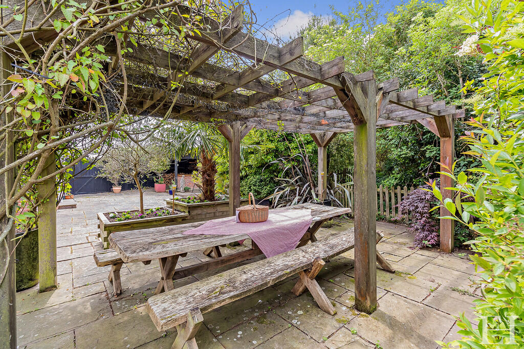 8648440-exteriorW...