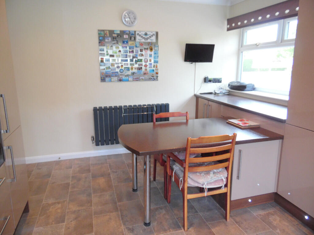 KITCHEN/BREAKFAST RM