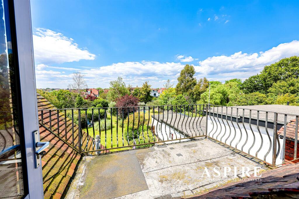 Crowstone Water1003.jpg