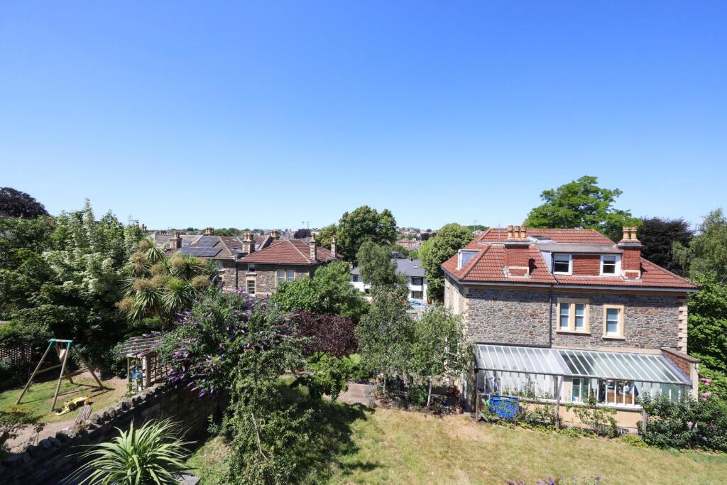 2 Courtside Mews 24.JPG