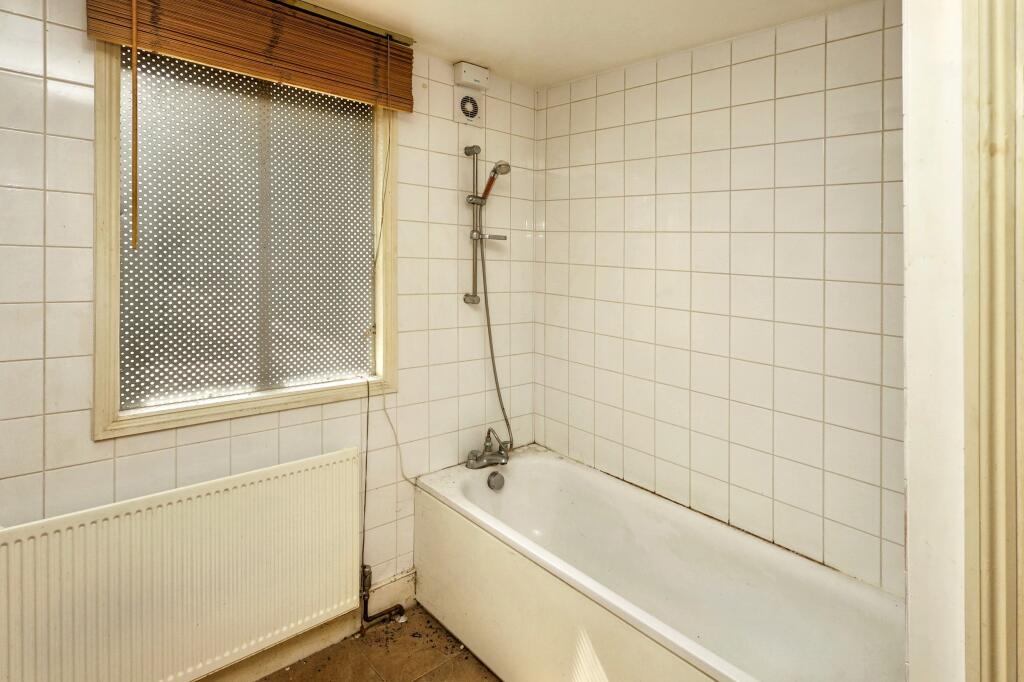 19 Sparsholt Road, Finsbury Park, London N19 4EL