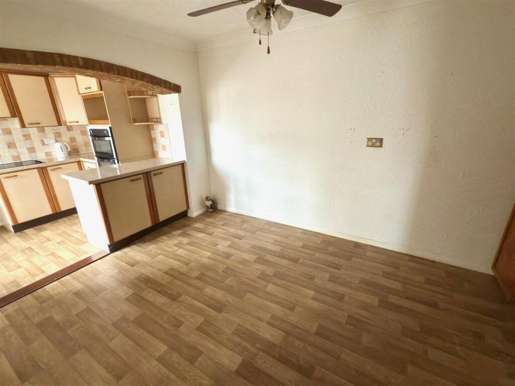 DINER KITCHEN.jpg