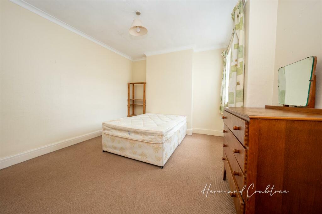 Summerfield Avenue, Cardiff, HernCrabtree (6).jpg