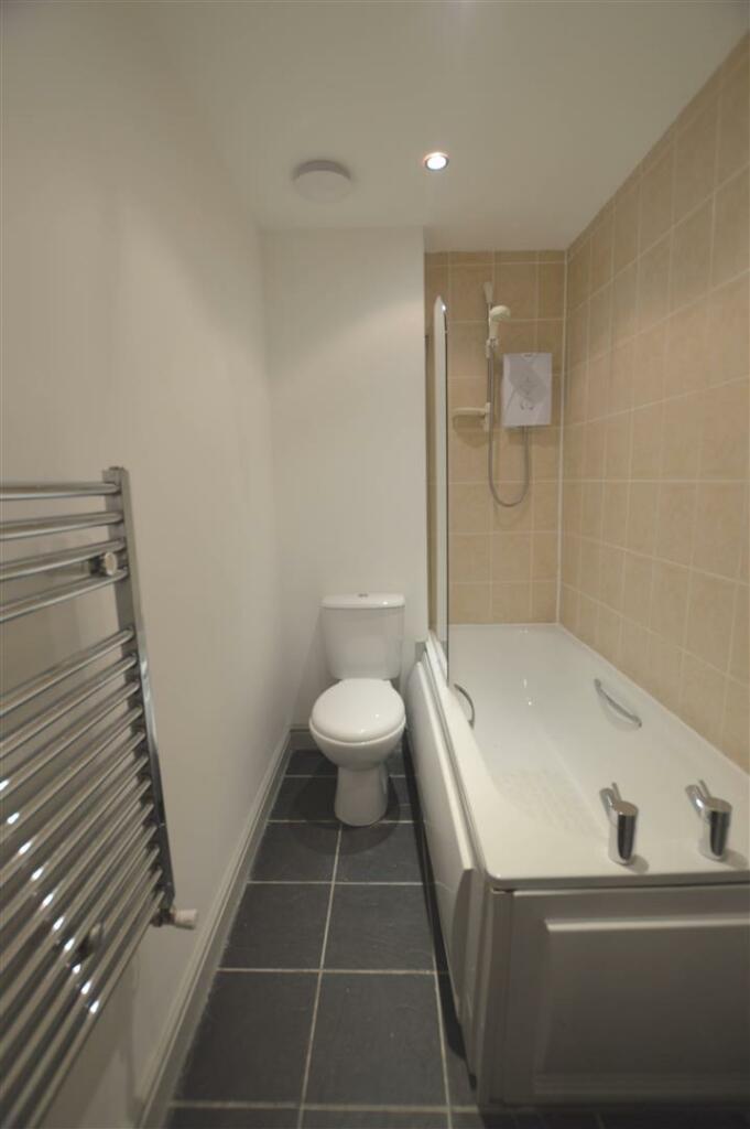 60 Balmoral Terrace Bathroom.JPG