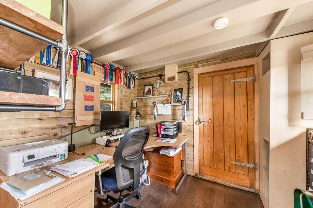 Log Cabin Bedroom/Study