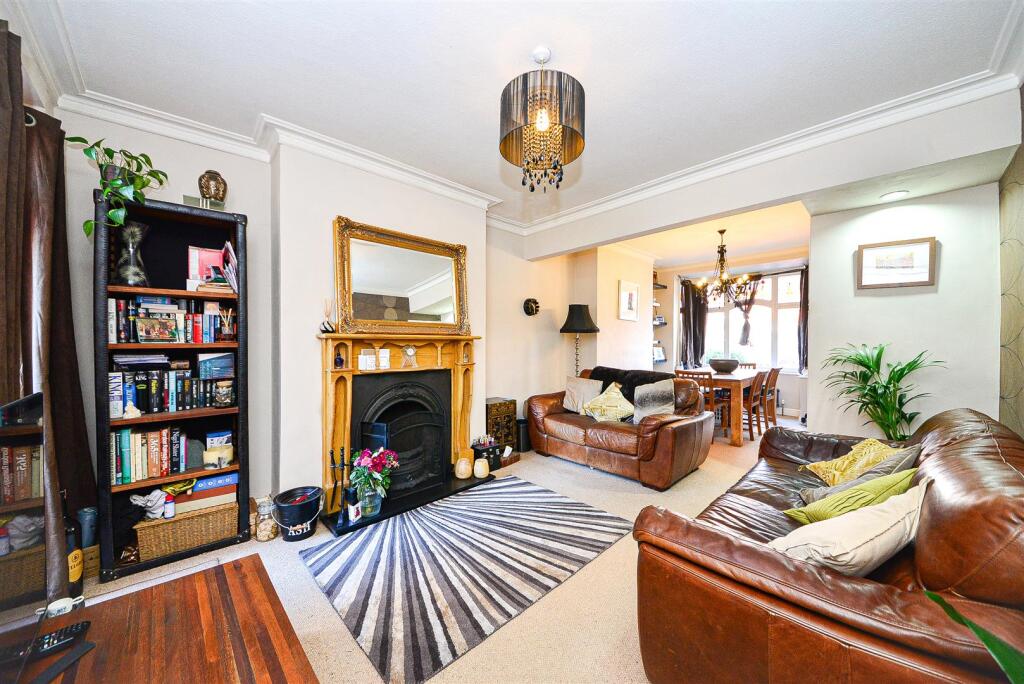 Lounge/Dining Room