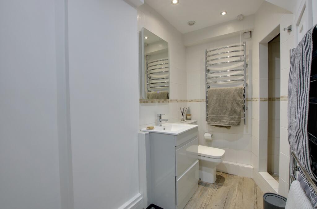 SHOWER ROOM