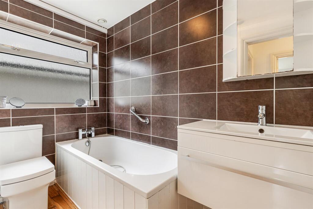 A33 - 12, Charleton Way, Kingsbridge - 251010.jpg