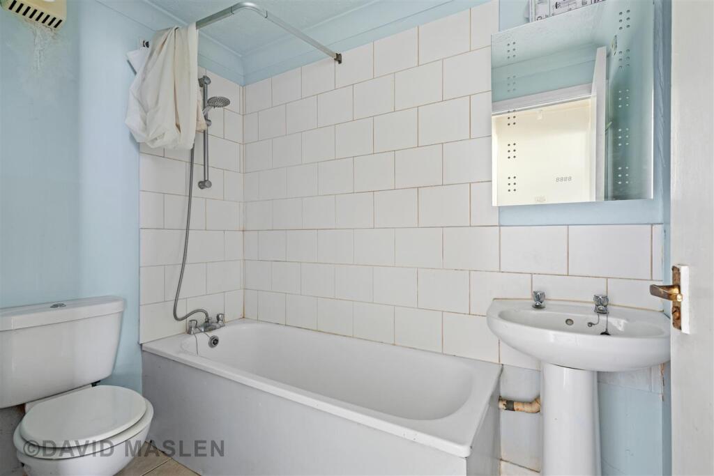 Bathroom (1).jpg
