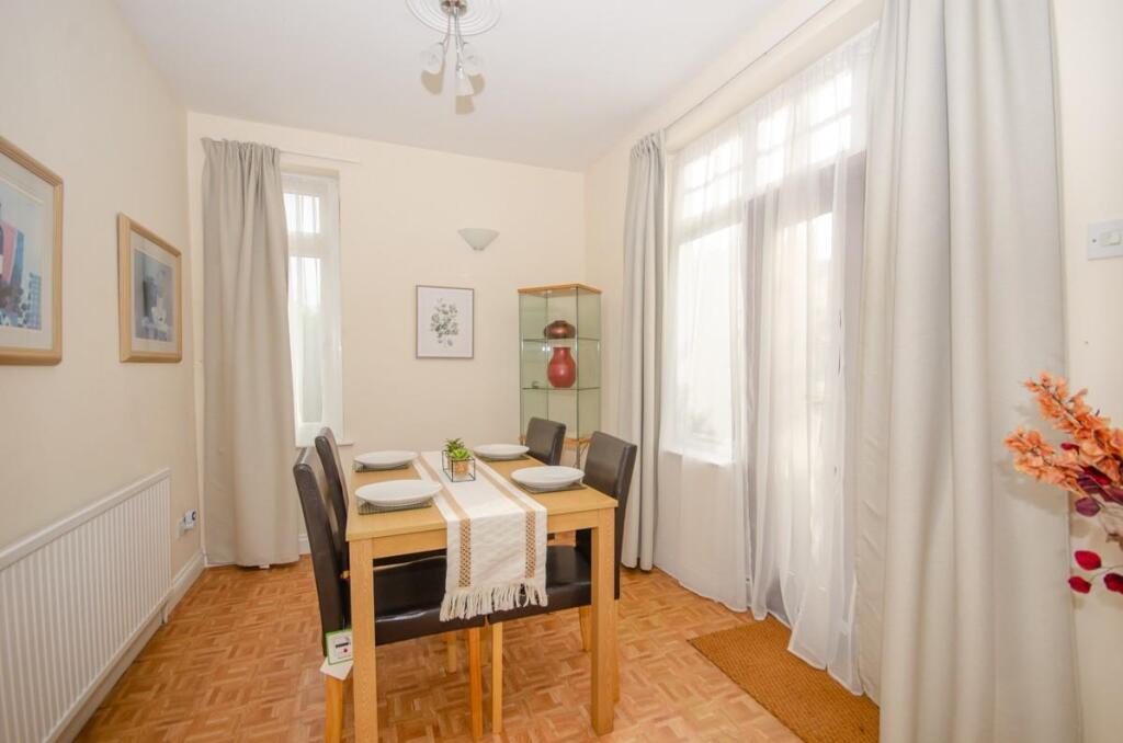 Dining room.jpg