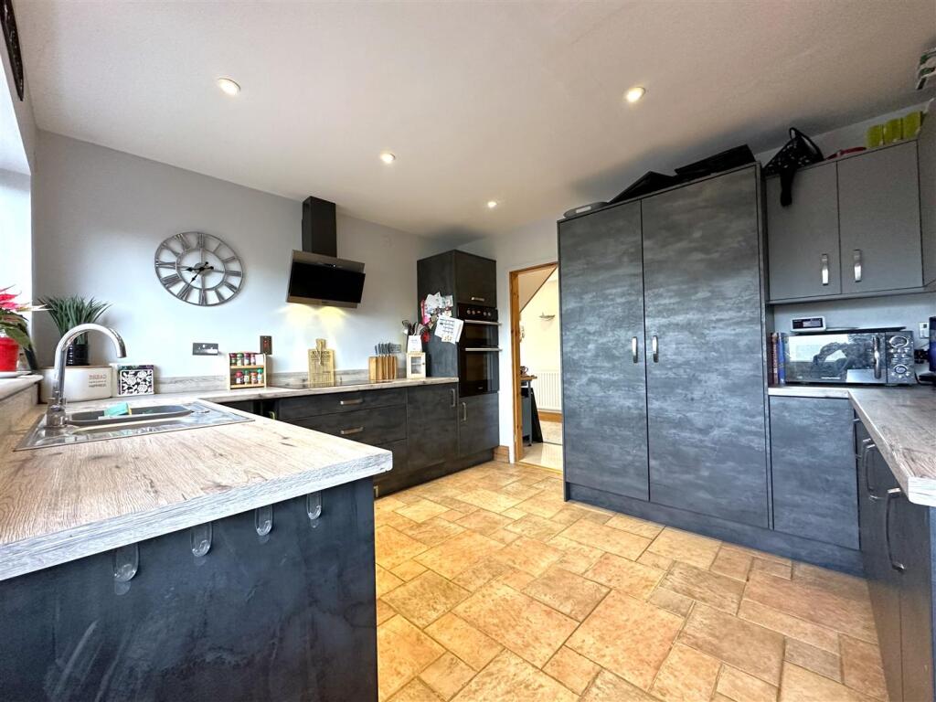 Contemporary Kitchen 170