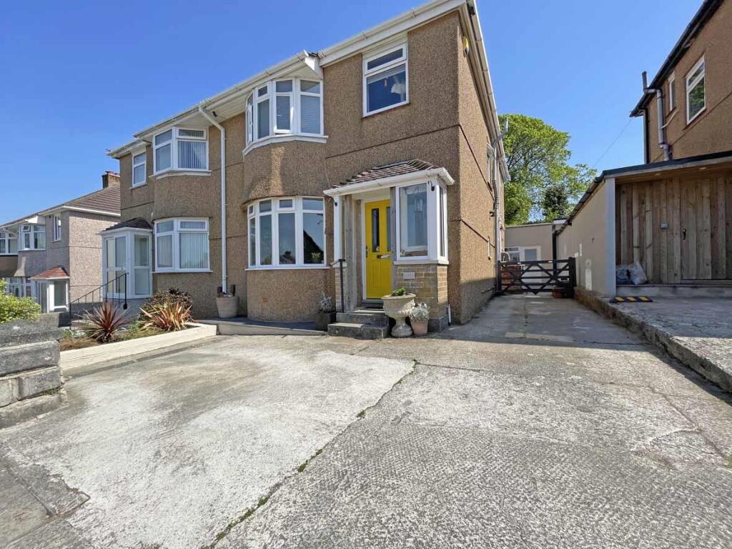 Beacon Down Avenue 40 - Driveway.jpg