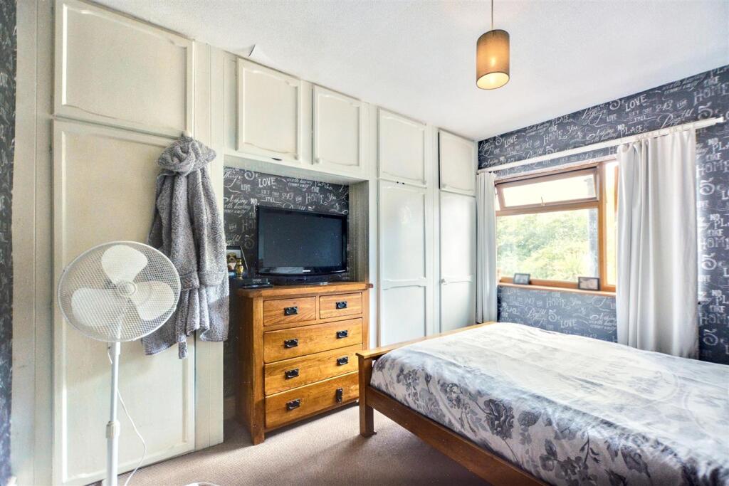 Bedroom 1_1.jpeg