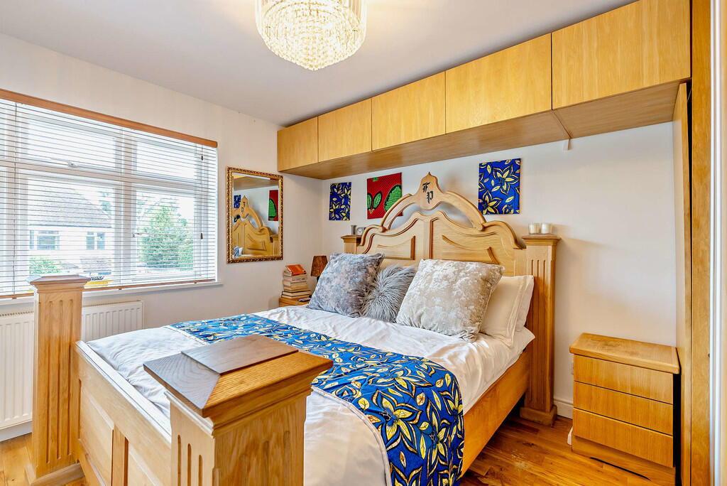 8651804-interior1...