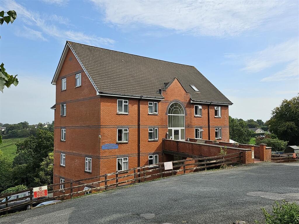 14 PENDRUCCOMBE.jpg