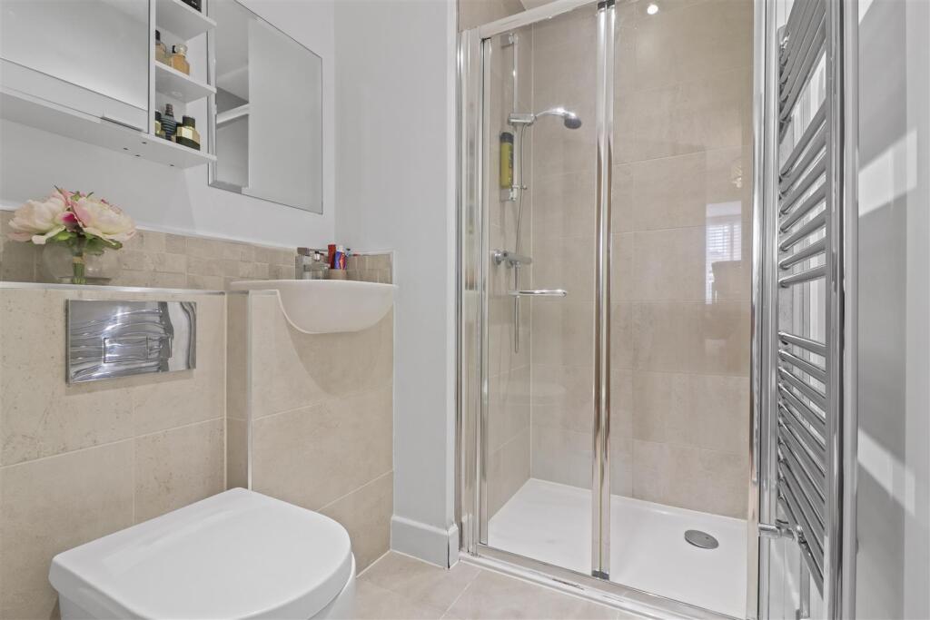 Ensuite to Master Bedroom