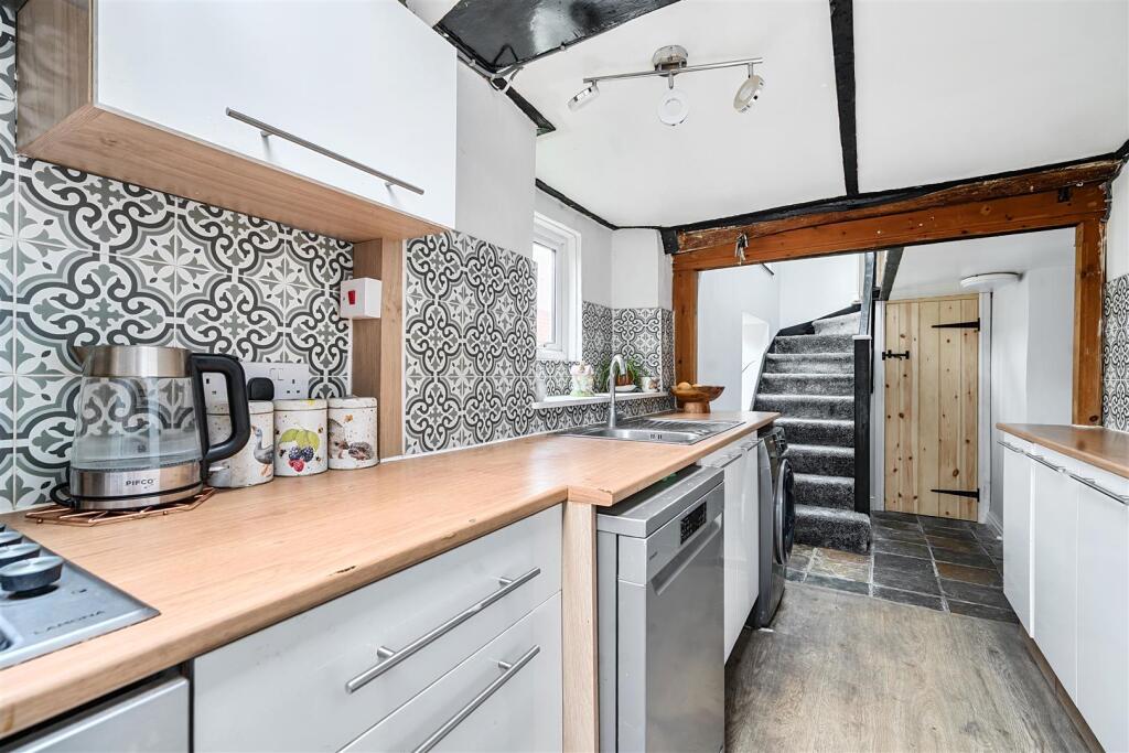 KITCHEN 2.jpg
