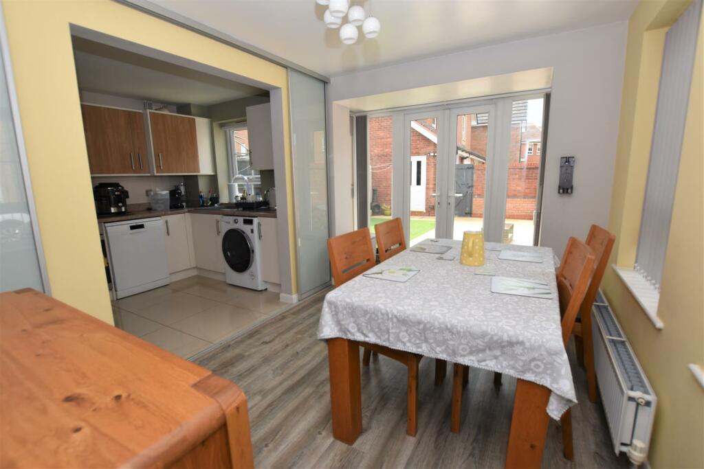 Dining Area.jpg