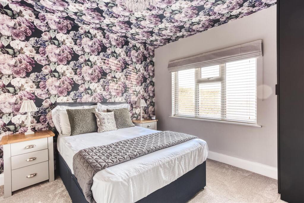 bed 2.jpg