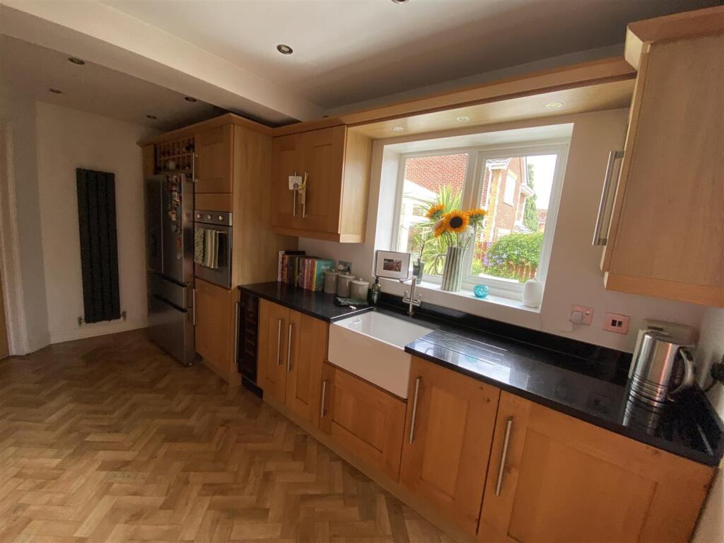 Kitchen: