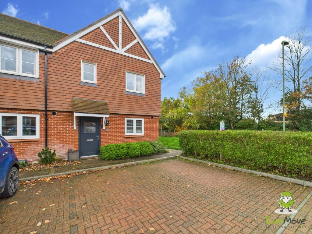 EweMove Estate Agents Basingstoke - Fishbourne Gar