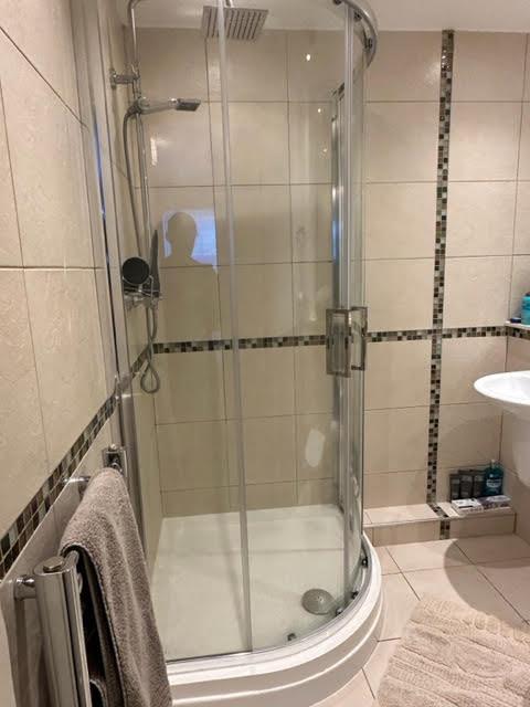ensuite.jpg