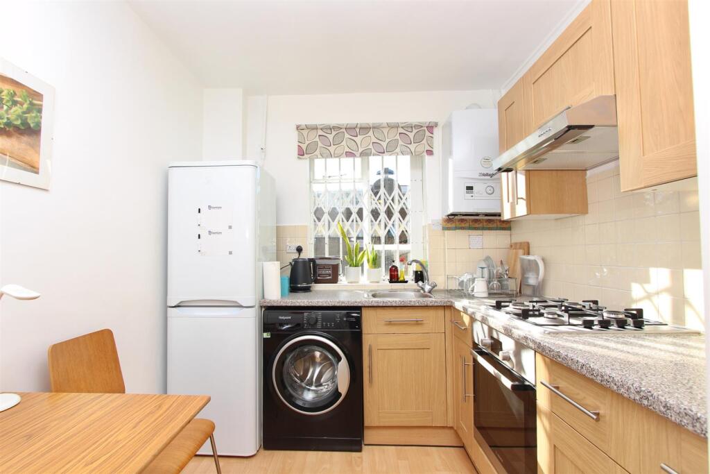 Hayhurst Court, N1