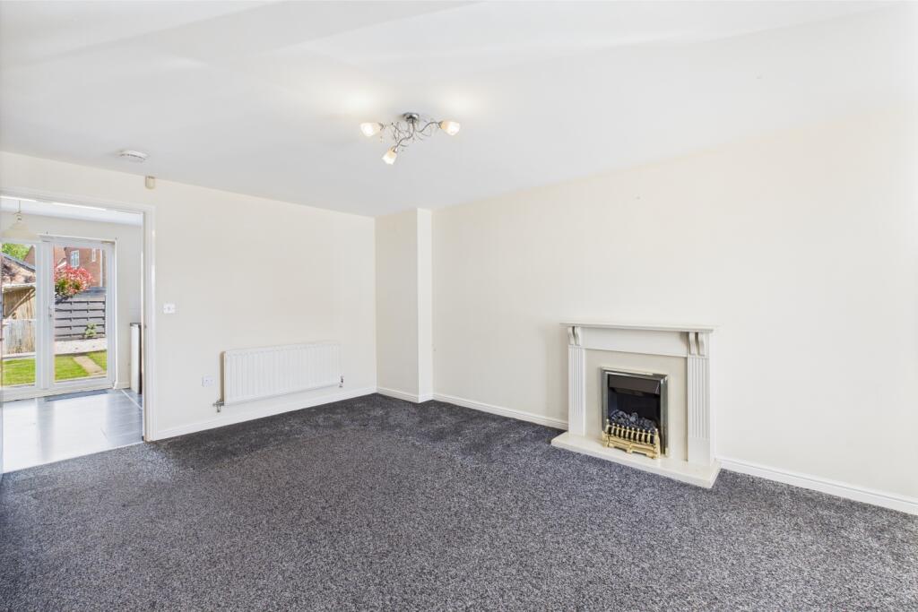 CAM03162G0-PR0252-STILL004