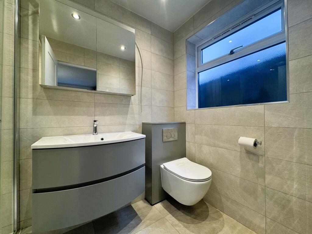 Ensuite to Master Bedroom