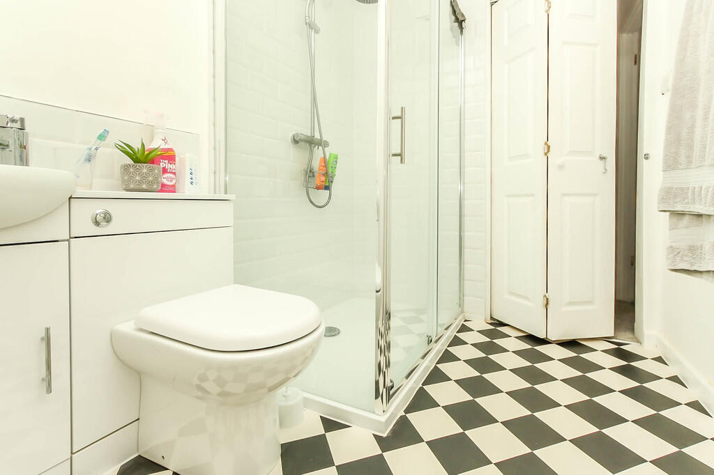Ensuite Shower Ro...